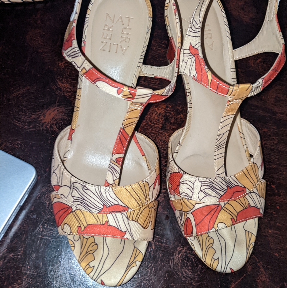 Naturalizer Finn Papaya Satin Sandals 8W - Picture 9 of 10